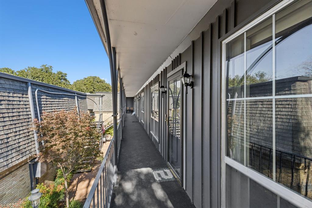 Les Chateaux Condo - Residential
