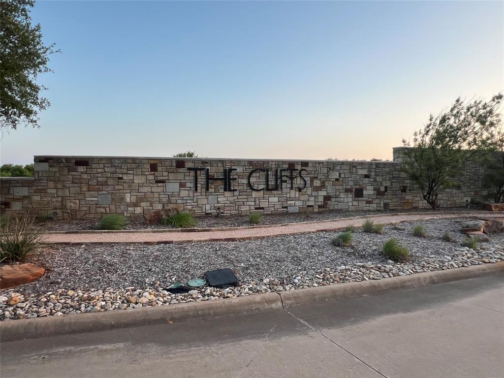 Build your dream home at The Cliffs Resort. This mostly flat .25 acre lot with beautiful trees is in a great location, close enough to walk to the pool, but tucked away from the heavier traffic for more privacy and peace. Ownership here comes with some amazing perks, including 36 rounds of golf each year at The Cliffs Golf Course. You’ll also have access to the marina, boat ramp, two swimming pools, clubhouse, private beach, and discounts at the Chaparral Grill.
Whether you’re looking to build a weekend getaway or your forever lake home, this lot gives you the perfect mix of relaxation, golf, and lake life all in one place.