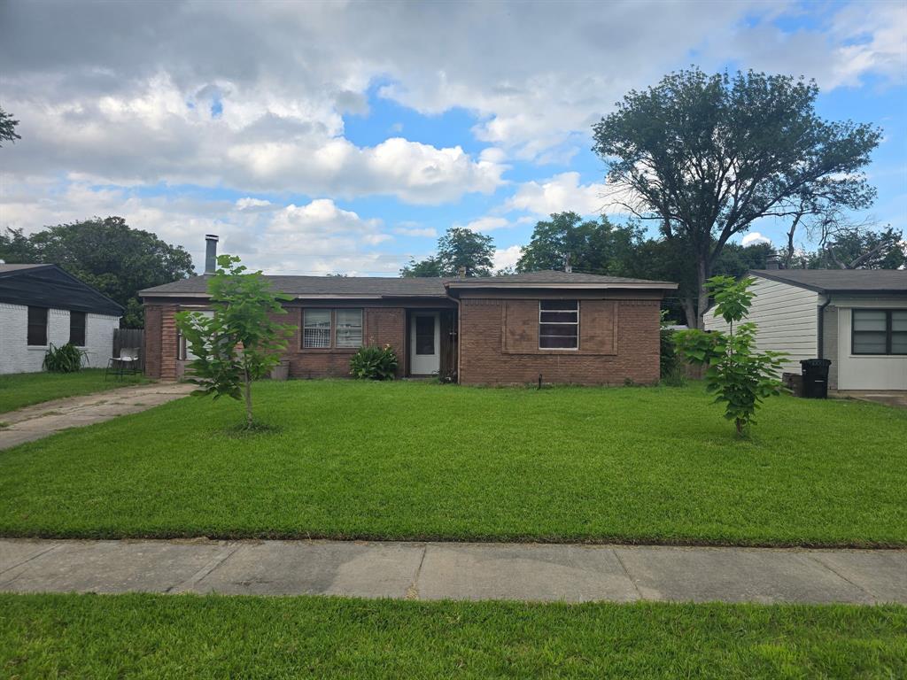 Whether you're an investor looking for your next quick flip, seeking a rental property to add to your portfolio, or a family wanting to customize a home and make it your own, this property offers plenty of possibilities. With a little TLC, it can truly shine.

Conveniently located near schools, shopping, dining, and major highways, you'll enjoy easy access to Dallas, Rockwall, and surrounding areas. Priced right and full of opportunity.

Schedule your showing today and explore the potential this Mesquite home has to offer.