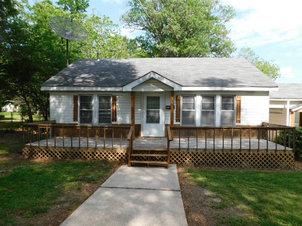 THIS 2 BEDROOM 1 BATHROOM HOME HAS JUST BEEN COMPLETELY REMODELED AND IS NEAT AS A PIN! THIS OPEN FLOOR PLAN HOME HAS FRESH PAINT AND NEW LAMINATE FLOORING THROUGHOUT. HOME FEATURES A BEAUTIFUL KITCHEN WITH ALL APPLIANCES & 2 BREAKFAST BARS,  A GORGEOUS BATHROOM WITH LARGE CERAMIC TILED WALK IN SHOWER AND LARGE UTILITY ROOM. BACK BEDROOM HAS LARGE WALK IN CLOSET. OUTSIDE FEATURES A HUGE FRONT OPEN DECK AS WELL AS A COVERED SIDE PORCH & 1 CAR GARAGE. BACKYARD IS FENCED AND HAS A 900 SQUARE FOOT METAL SHOP BUILDING WITH FULL BATH AND BUILT IN AIR COMPRESSOR! THIS HOME IS LOCATED ON A LOVELY SHADY STREET WITHIN WALKING DISTANCE TO THE HIGH SCHOOL, GROCERY STORE AND DOWNTOWN SPRINGHILL AND WOULD MAKE A GREAT STARTER OR RETIREMENT HOME!