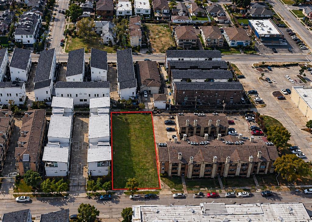 2211 Bennett Avenue presents a prime multifamily development opportunity in one of Dallas' most dynamic and rapidly evolving submarkets. Ideally located just minutes from the highly sought-after Knox-Henderson corridor, the property benefits from immediate access to some of the city's top dining, retail, and entertainment destinations, as well as convenient connectivity to Downtown Dallas, Uptown, Lower Greenville, and major employment centers.

The site is well-positioned for townhome development, with surrounding properties already experiencing significant infill and redevelopment activity. New construction townhome and small-scale multifamily projects in the immediate area demonstrate strong demand for modern, urban housing options, making this an ideal opportunity to deliver a highly competitive product. The lot's size, configuration, and frontage provide flexibility for efficient site planning and attractive unit layouts.

Demand drivers in the area are supported by strong demographics, a growing population of young professionals, and continued investment throughout East Dallas. The property's proximity to major thoroughfares, employment hubs, and lifestyle amenities enhances its appeal for both for-sale and rental product, positioning it for strong absorption and long-term value.

Overall, 2211 Bennett Avenue offers a compelling opportunity for developers to capitalize on a supply-constrained infill location, with the ability to deliver a high-quality townhome community in one of Dallas' most desirable and walkable neighborhoods.