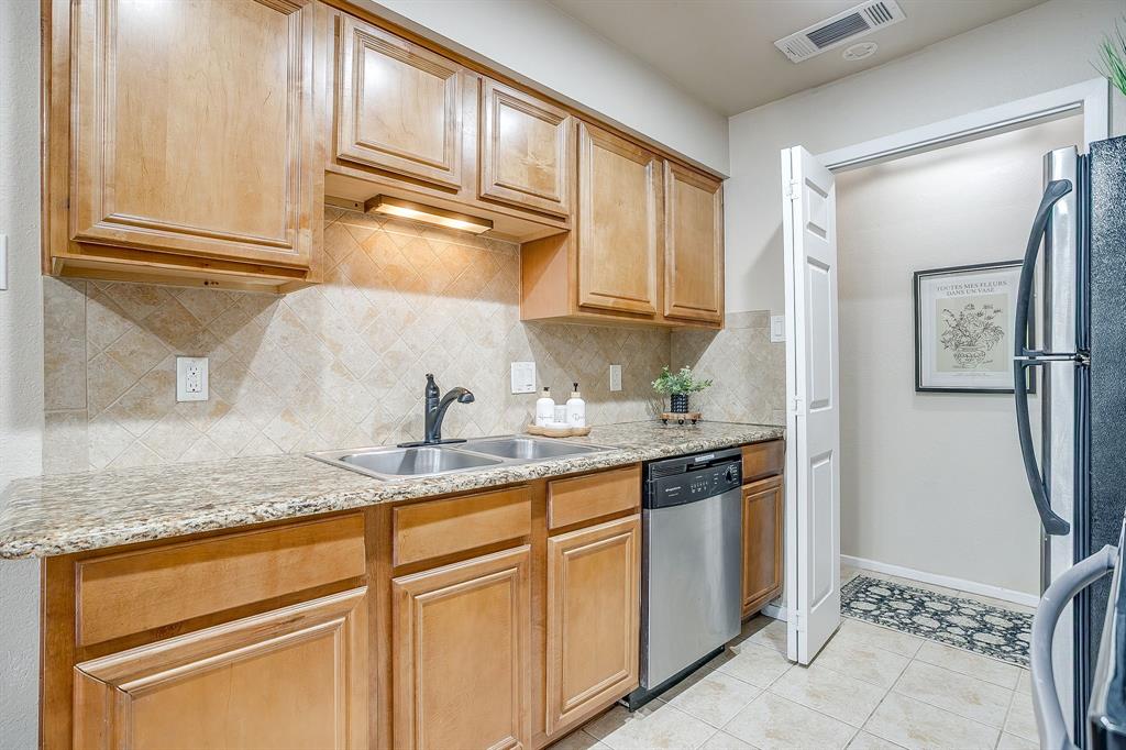 Cedar Creek Twnhms - Residential