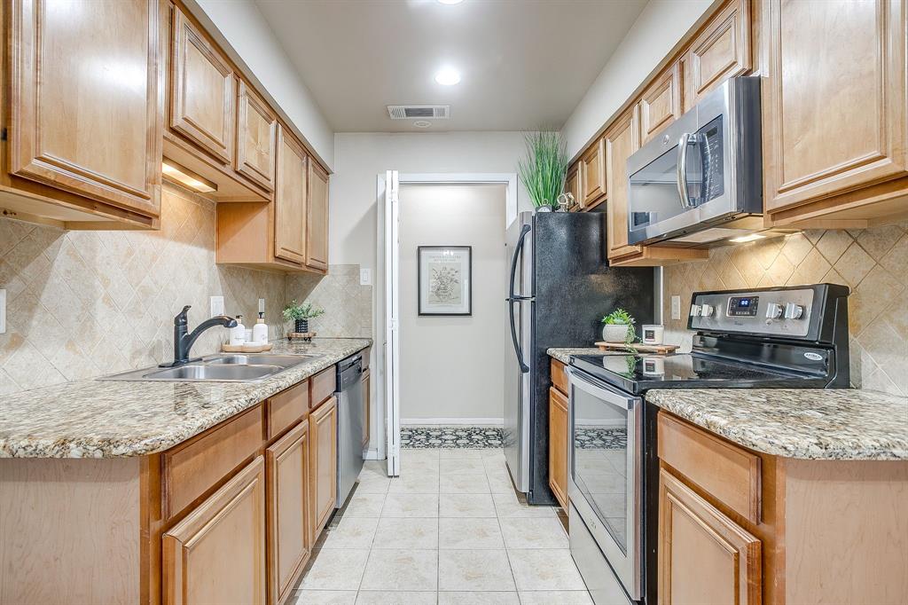 Cedar Creek Twnhms - Residential