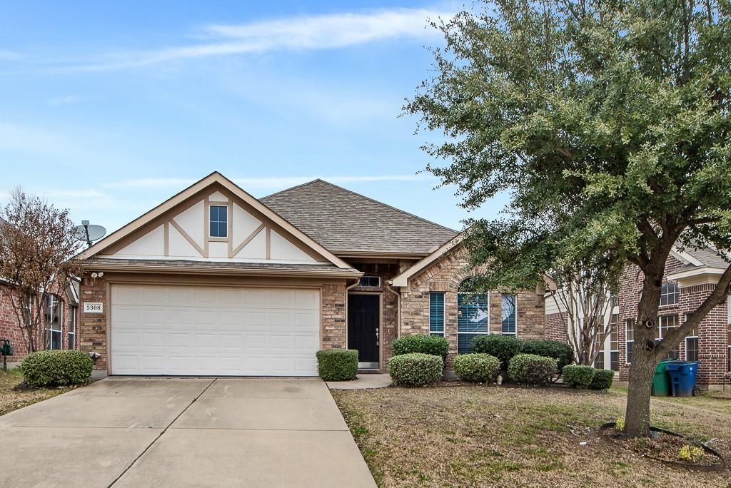 Pristine home in upscale Robinson Ridge neighborhood with carpet and plank flooring, open kitchen and living with large dining room and breakfast bar, contemporary lighting including ceiling fans and kitchen cans, ceramic tile in baths, 2 in. blinds throughout.  Great location near Hwy. 380 and Baylor medical facility.