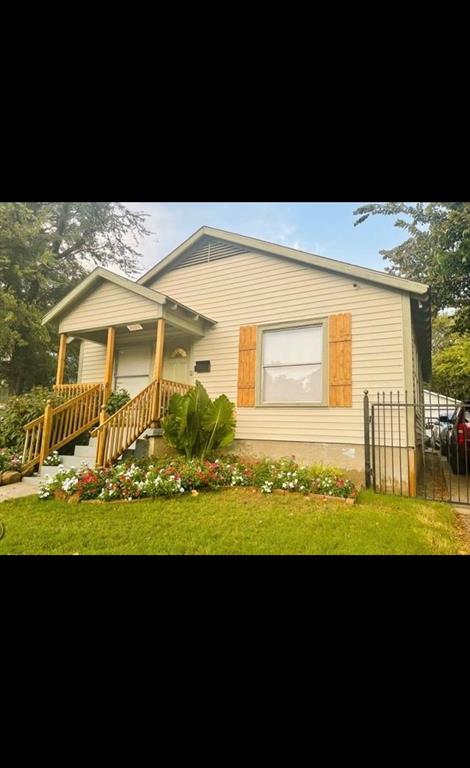 Bring your vision and transform this home into a charming cottage-style retreat. With the right updates and design touches, this property offers strong potential for added value and profit—perfect for investors or buyers looking to customize their space.

This cozy home features new flooring and is conveniently located just minutes from the Dallas Zoo and near the newly developed Halperin Park. Enjoy easy access to local amenities, parks, and major highways.

Don’t miss this great opportunity in a growing area of Dallas!
