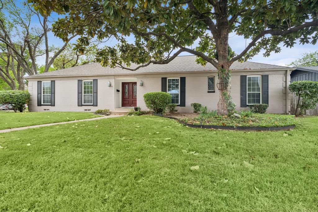 Classic Richardson Opportunity on a Prime Corner Lot — Bring Your Vision!
Welcome to 1013 Shadywood, where timeless bones meet incredible potential in one of Richardson's established neighborhoods. This spacious 4-bedroom, 2.5-bath home sits on a large corner lot and offers a versatile floor plan with stacked formals, a second living area, and room to spread out.The kitchen is equipped with a gas cooktop, ready for your culinary inspiration, while the wood-burning fireplace adds warmth and character to the main living space. The bathrooms have already seen some thoughtful updates, giving you a head start on your renovation journey.
Whether you're a buyer with a vision or an investor looking for your next project, this home is priced to reflect the opportunity it presents. The layout, the lot size, and the location do the heavy lifting — all that's left is to add a little TLC.
Conveniently located in close proximity to schools and shopping, with easy access to George Bush Turnpike, making commutes throughout the Metroplex a breeze.
Don't miss your chance to build equity and make this home exactly what you've always envisioned!