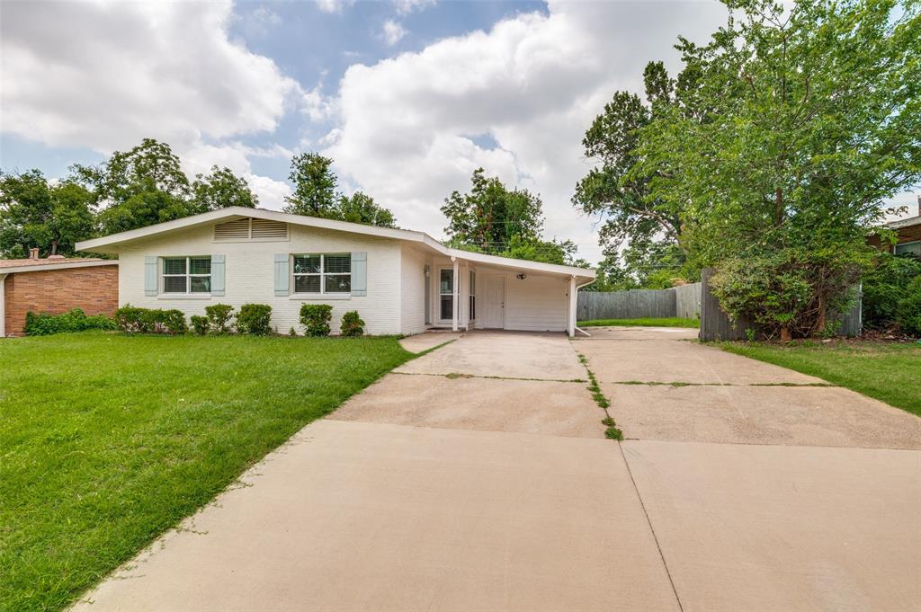 Charming 3-bedroom, 2-bath home in Arlington, TX featuring hardwood floors in the living areas and a spacious kitchen with granite countertops ideal for meal preparation and entertaining. The split primary bedroom offers privacy and includes a walk-in shower. A large fenced yard provides outdoor space for gardening or recreation. Well-maintained interior and functional layout make this residence a comfortable, convenient option