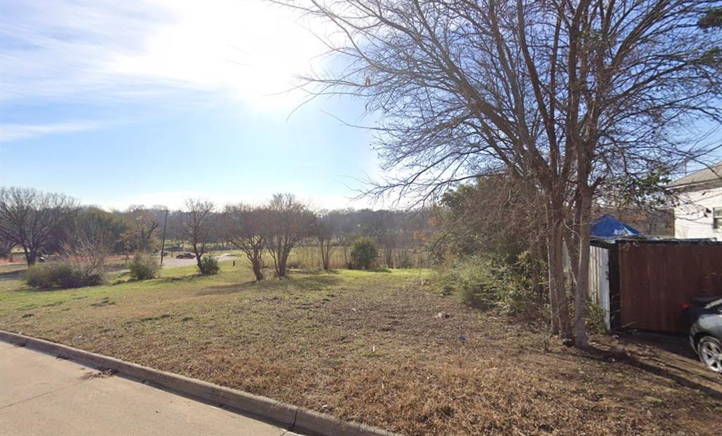 This vacant property offers a solid opportunity for investment or future development. It is conveniently situated near parks, local attractions, shopping, and dining, with easy access to major roads and intersections for a smooth commute. Water and sewer are available at the street.