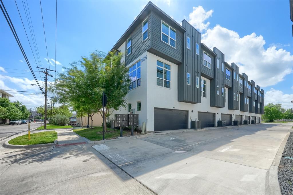 TERRACES ON BEE CONDO - Residential