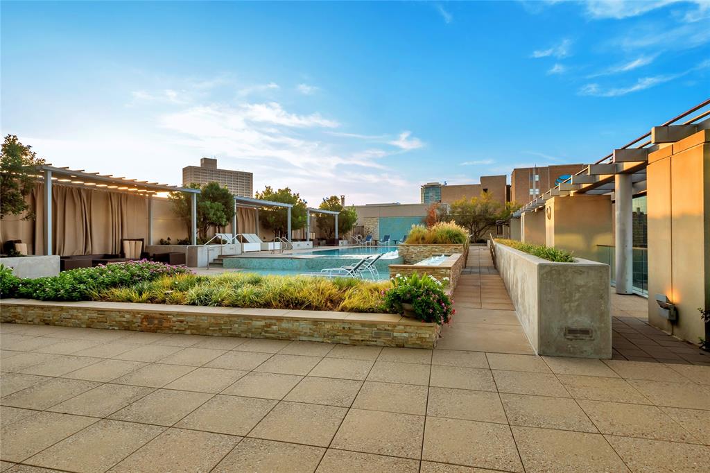 1301 Throckmorton Residences - Residential