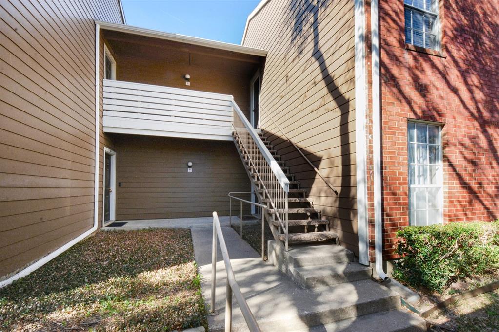 Meadows Condo - Residential