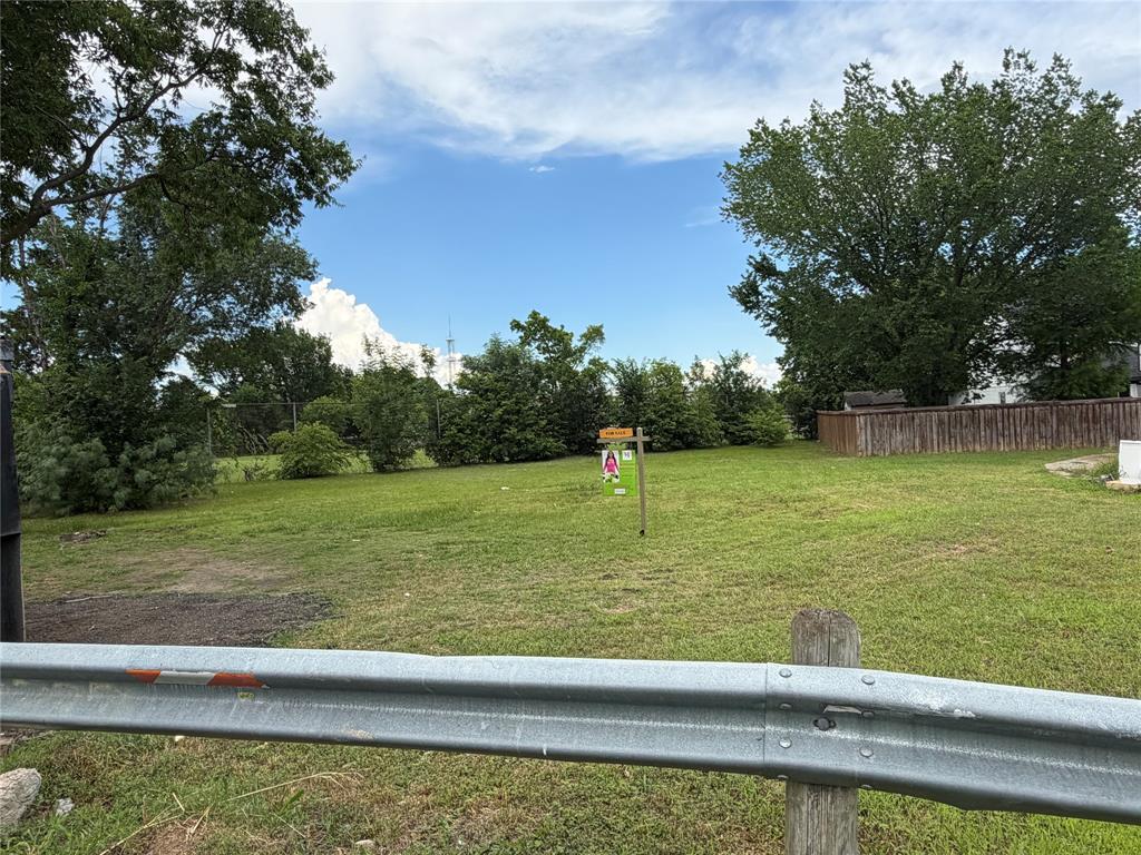 Build your dream home or next investment project on this spacious residential lot located at 10333 Abraham Dr in Dallas, Texas. Situated at the end of a quiet cul-de-sac, this unimproved lot offers approximately 9,148 square feet of opportunity with city water, sewer, and electricity available nearby.
Conveniently located near major highways, shopping, schools, and Downtown Dallas, this property combines privacy with accessibility. Whether you're a builder, investor, or future homeowner, this lot is ready for your vision.