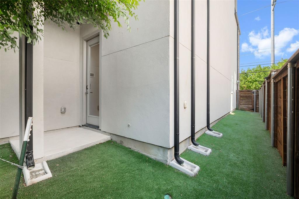 Thirty One Dallas Square #1 - Residential