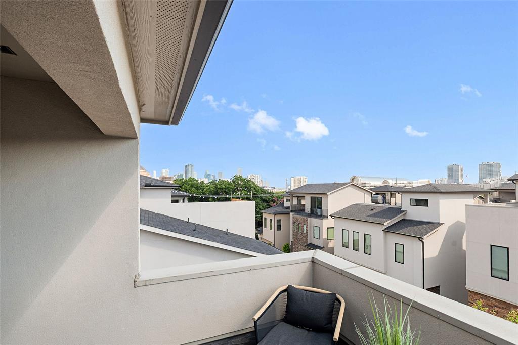 Thirty One Dallas Square #1 - Residential