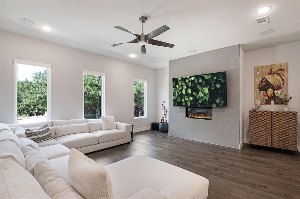 Thirty One Dallas Square #1 - Residential