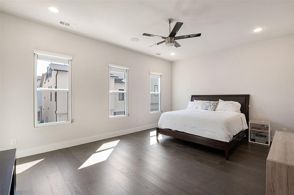 Thirty One Dallas Square #1 - Residential