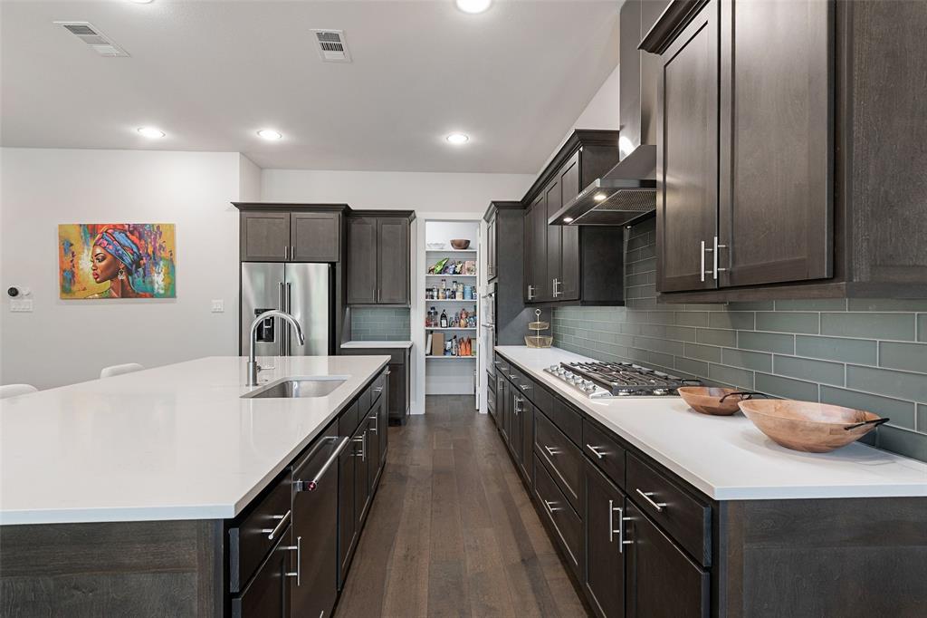 Thirty One Dallas Square #1 - Residential