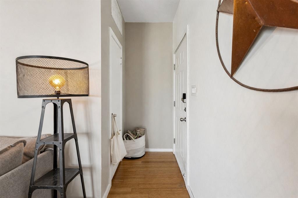 Oaks Of Lakewood Condo - Residential