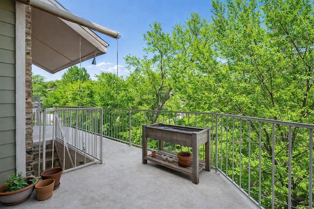 Oaks Of Lakewood Condo - Residential