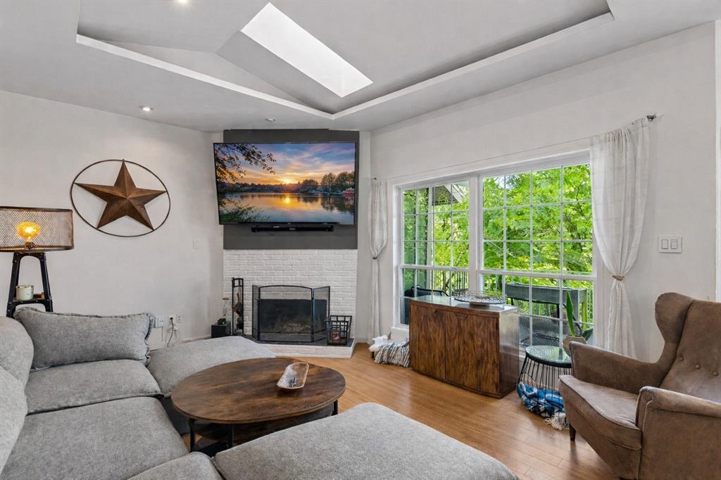 Oaks Of Lakewood Condo - Residential