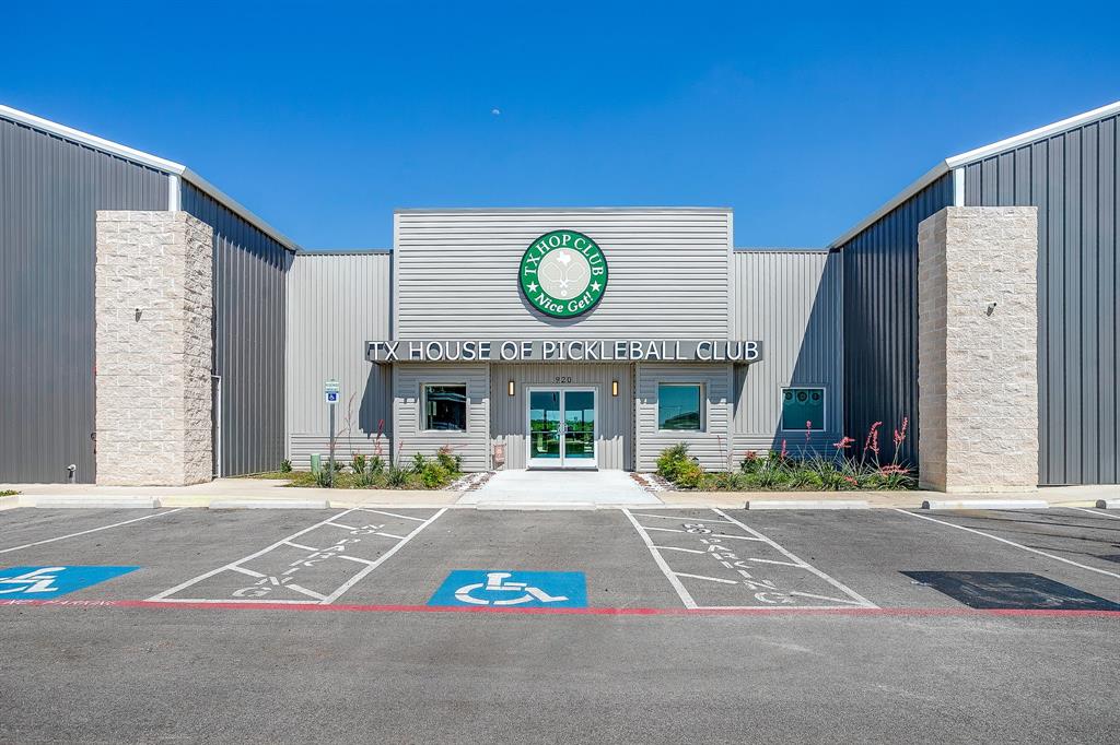 Corridor 51 Bus Center - Commercial Sale