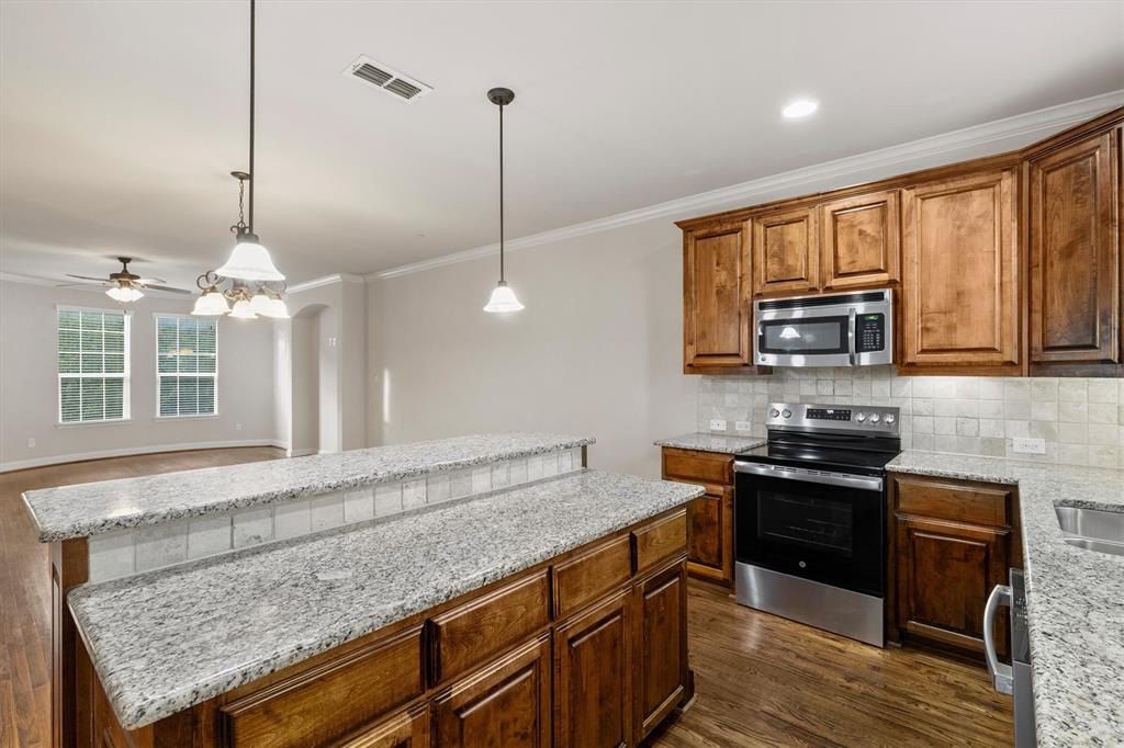 Brownstones At Vista Ridge Con - Residential