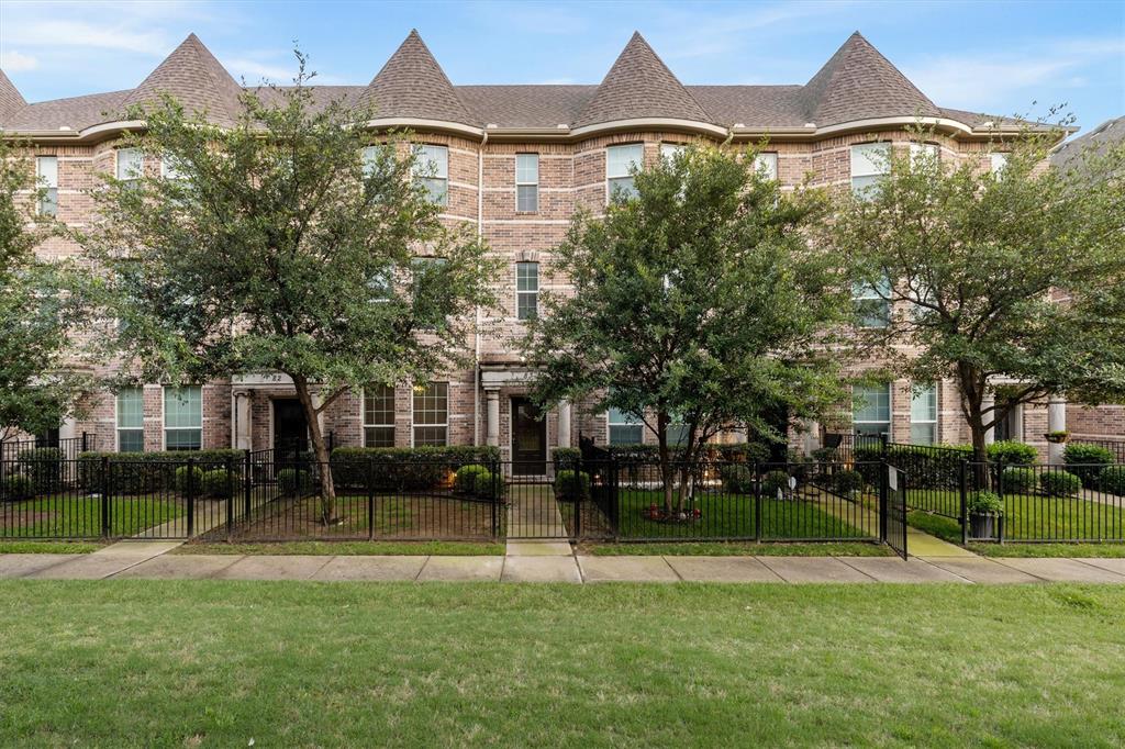 Brownstones At Vista Ridge Con - Residential