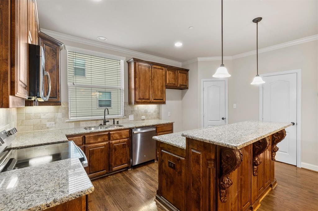 Brownstones At Vista Ridge Con - Residential