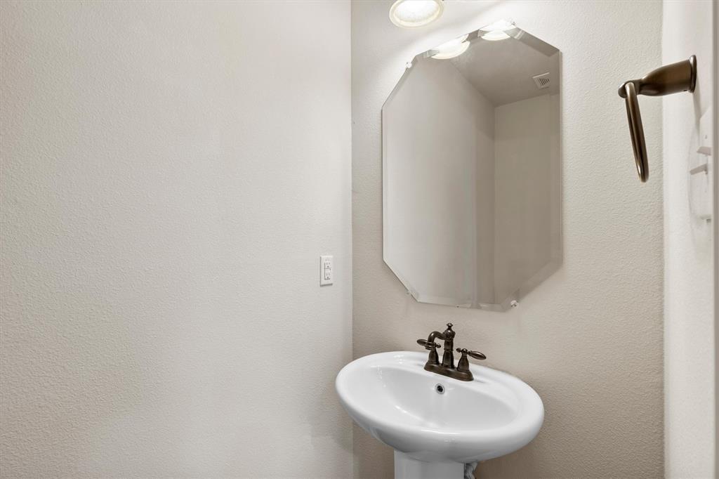 Brownstones At Vista Ridge Con - Residential