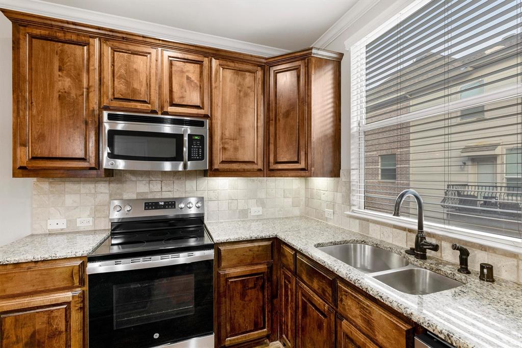 Brownstones At Vista Ridge Con - Residential
