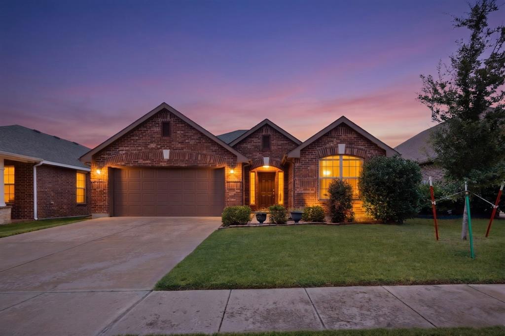 Welcome home to this beautiful preowned, meticulously maintained single-owner home. 3 bedrooms, 2 baths, tech area, and a builder-extended covered patio on an oversized lot! This home features a very well-executed split-bedroom floorplan, hardwood flooring, and a large living room with nice natural light! Enjoy peace of mind with a premium Class 4 impact-resistant roof. Gourmet kitchen offers granite countertops, 42-inch cabinetry, and a brand-new range. Master bedroom features an architectural bay window with enough room for a king-size bed! Home is Energy Star Certified to reduce monthly utility bills. Neighborhood residents enjoy fantastic HOA amenities including a sparkling pool and a playground. Excellent KELLER school district and close to shopping and entertainment.