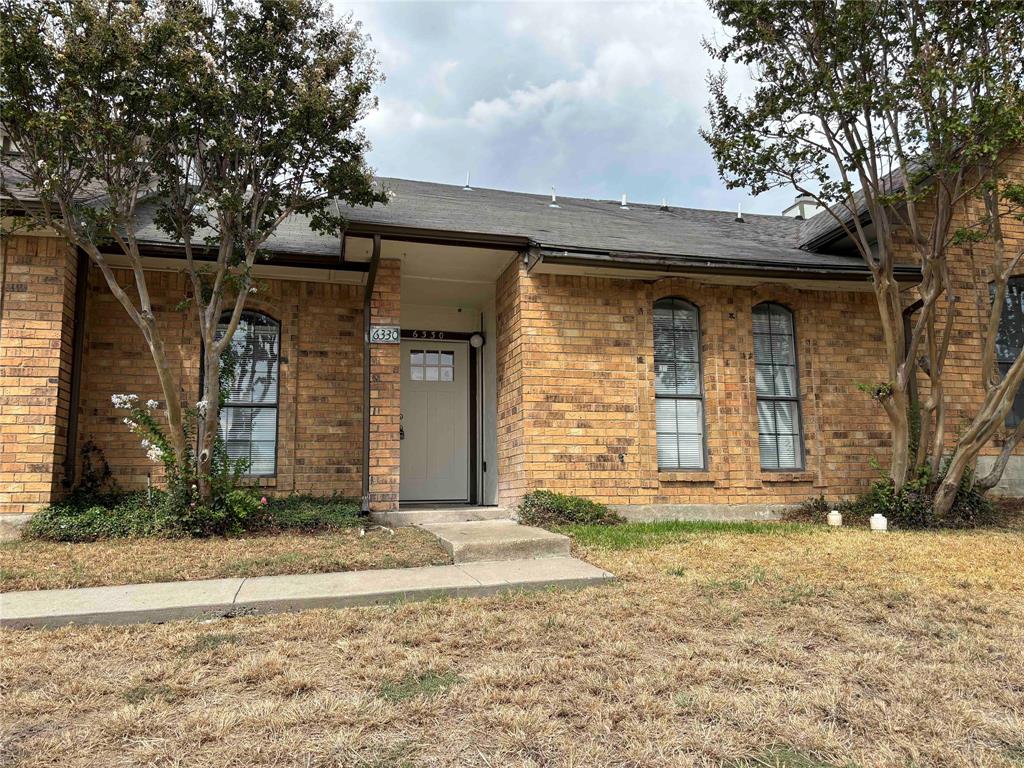 Renovated 2 bedroom, 2 bath home.  Updates include brand new kitchen with new appliances, and granite counter tops.  Completely updated bathrooms.  New paint, and flooring through out.  Located in Lakeview Meadows with views of the lake right outside your front door.  If you want to go check out the water it's only a quick walk across Sunset Park.  

Schedule your showing today.

Pets considered on case by case basis.  Application required from all occupants 18 and up.  Application fee $50 per application.  Upon approval security deposit, and $100 new lease administration fee due.