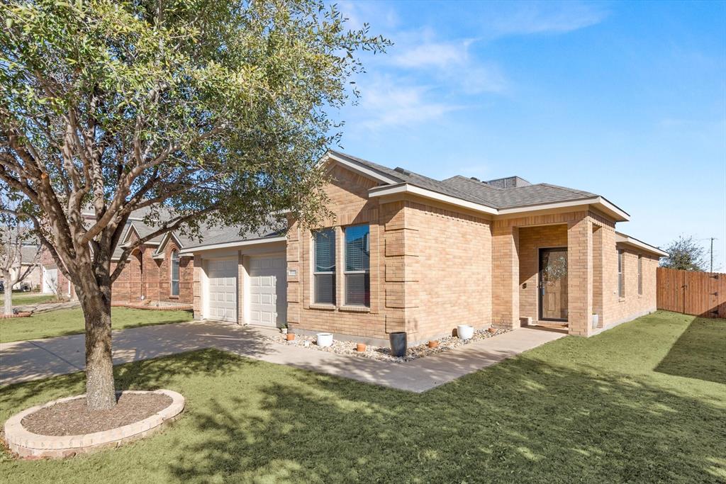 Charming, move-in ready one-story home located in an established neighborhood near the Presidio shopping center. This open-concept, three-bedroom home features a spacious living room with gorgeous wood floors. The kitchen boasts granite countertops, stainless steel appliances, plenty of cabinets and counter space, and a breakfast area with easy access to the backyard. The primary suite includes an ensuite bathroom with a soaking tub, a separate shower, and a large walk-in closet. The split bedrooms are ideal for privacy. New roof and garage doors in 2021. Conveniently located just minutes from dining, shopping, and major freeways, This home is a must-see!