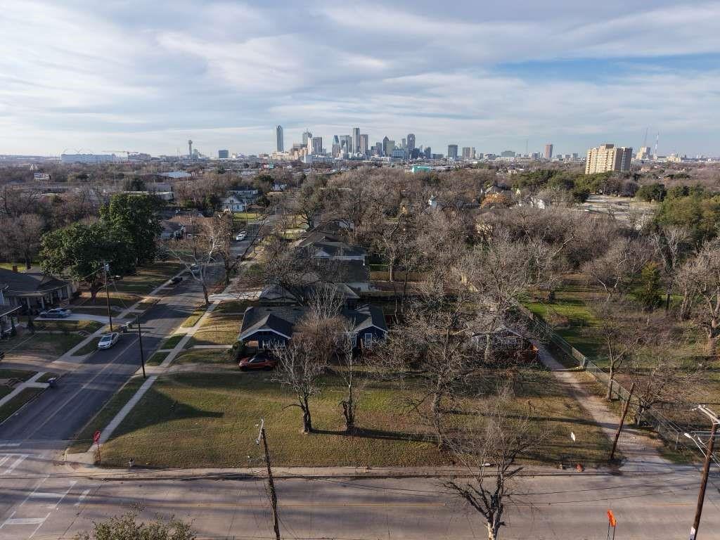 GREAT LOT IN DEVELOPING AREA. MINUTES FROM HIGHWAYS AND DOWNTOWN.