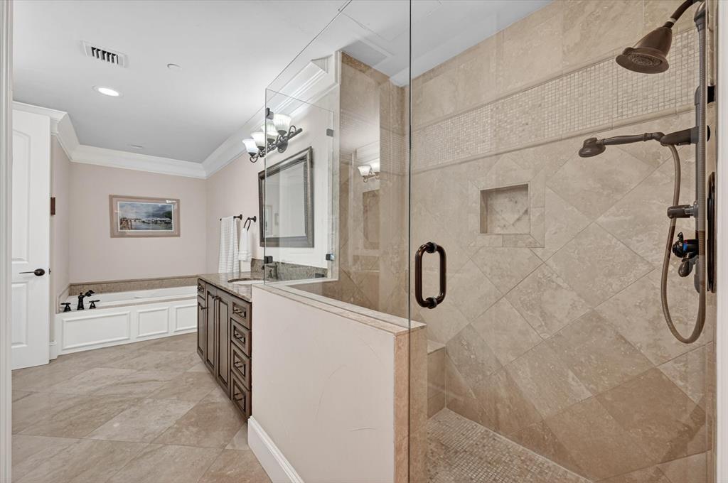 Villa De Leon Condo - Residential