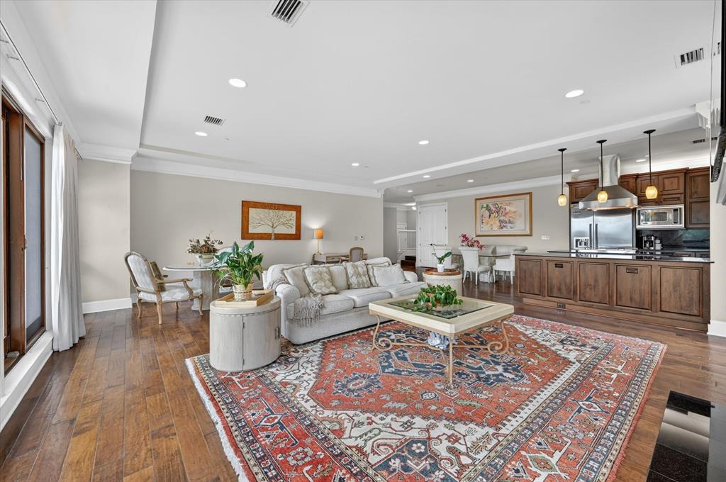 Villa De Leon Condo - Residential