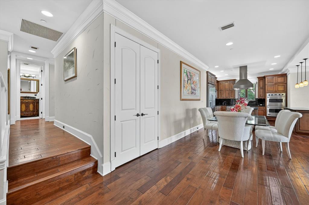 Villa De Leon Condo - Residential