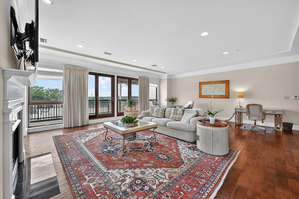 Villa De Leon Condo - Residential