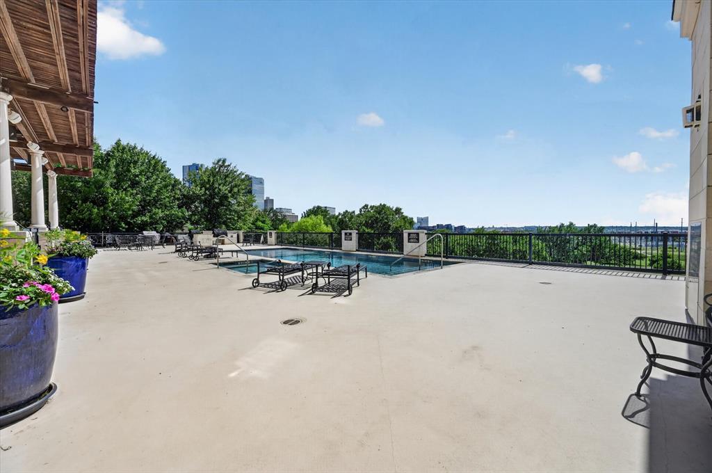 Villa De Leon Condo - Residential