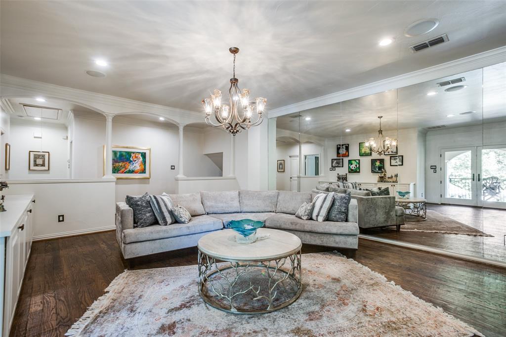 Royal Crest - Residential