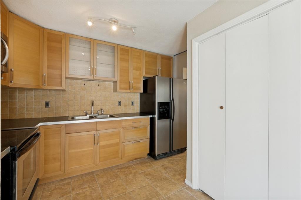 Prestonwood Green Condos - Residential