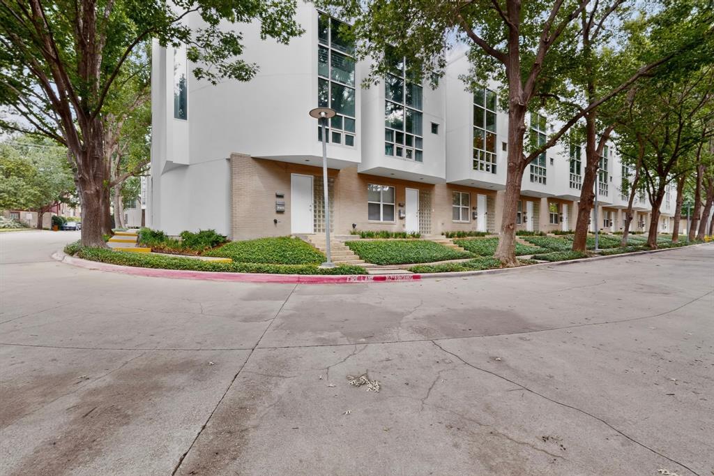 Parkwood Twnhms - Residential