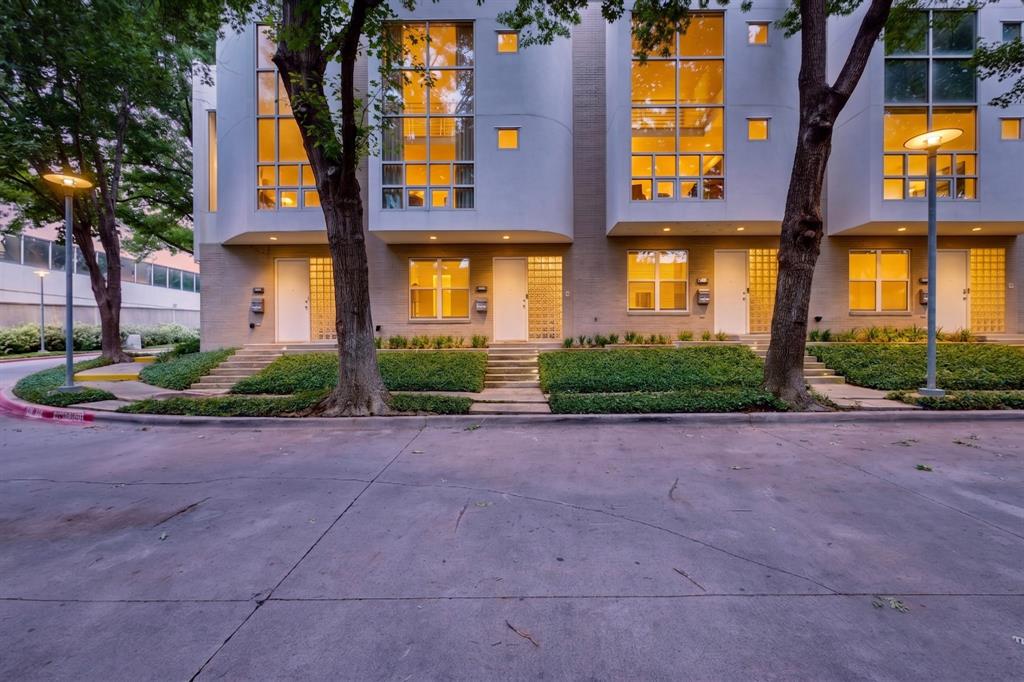 Beautiful 3-story townhome ideally located in Dallas with easy access to shopping, dining, entertainment, and major highways. This modern home offers a spacious open-concept layout, abundant natural light, and thoughtfully designed living spaces perfect for both everyday living and entertaining.
Enjoy the convenience of nearby parks, walking and biking trails, and green spaces that make it easy to enjoy the outdoors while still being close to the city. Located near schools, popular local restaurants, and just minutes from Downtown Dallas, this home offers the perfect combination of urban convenience and neighborhood charm.
Whether you are looking for a low-maintenance lifestyle or a centrally located home with nearby amenities, this townhome delivers comfort, style, and accessibility in one of Dallas’ most desirable areas.