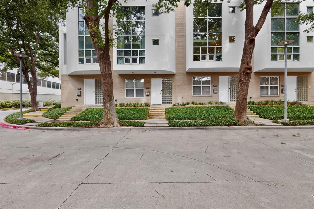 Parkwood Twnhms - Residential