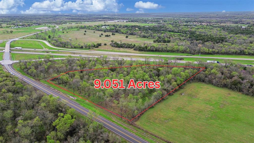 Prime location with unzoned land right off I-25 in Terrell, TX