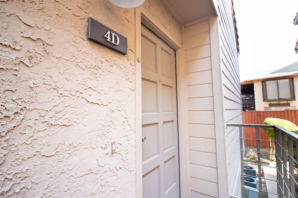 Townhome for sale in Dallas, close to University of Texas SW medical center & school, Parkland Hospital and children s Medical center, love Field Airport and Downtown area, pool and park ,gate community . 2 beds, 2 baths ,1 balcony's and nice real close to Dallas North Toll way
