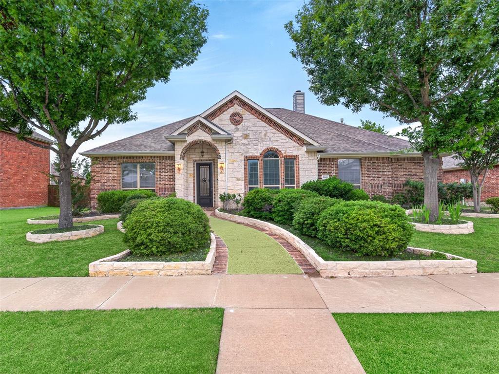 Beautifully updated former model home in the highly desirable Kings Garden community in Frisco. Ideally located less than 1 mile to DNT and just minutes to The Star, PGA, and Frisco Square, offering unbeatable access across DFW.
Zoned to top-rated Wakeland High School (FISD) and near Legacy Christian Academy, this home is perfect for families.
Features a bright open floor plan with soaring ceilings, a stunning fireplace, and a fully updated kitchen with granite countertops, large island, skylight, walk-in pantry, and butler’s pantry—filled with natural light.
Private primary suite with bay window, jetted tub, and walk-in closets. Downstairs includes 2 additional bedrooms with Jack-and-Jill bath and a built-in study. Upstairs offers a media room, game room, full bath, and potential 4th bedroom.

A rare opportunity combining prime location, natural light, and thoughtful upgrades.

Enjoy a 3-car tandem garage, spacious backyard, and community amenities including pool, playground, and jogging trails.