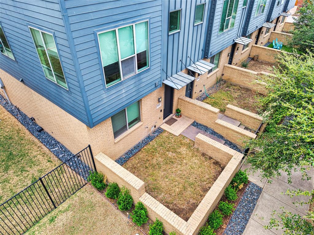 Flora Street Twnhms 02 - Residential