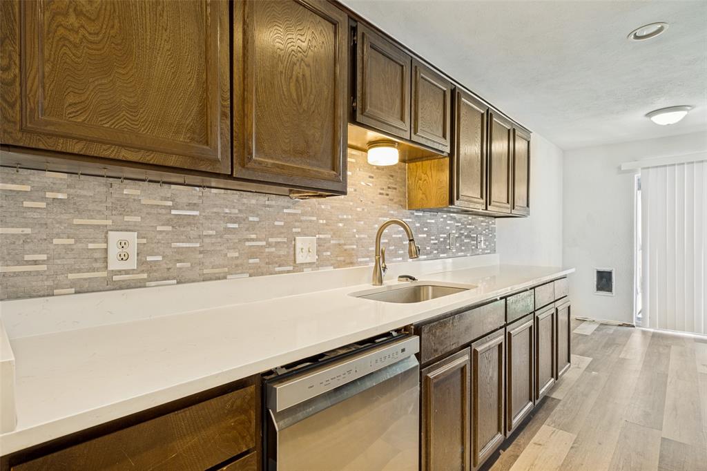 Kingsley Manor Twnhs Condos - Residential