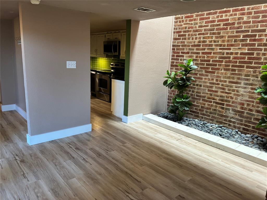 OAKBROOK ON BROOKHAVEN - Residential